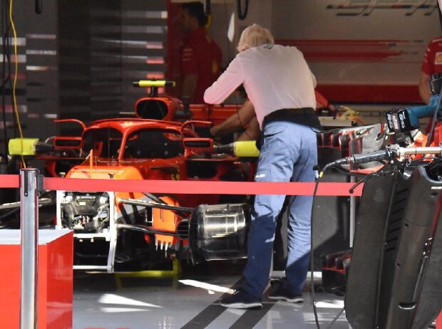 Ferrari, Rückspiegel, Charlie Whiting Ferrari, Rückspiegel, Charlie Whiting