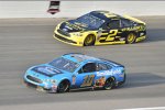 Aric Almirola (Stewart-Haas) und Brad Keselowski (Penske) 