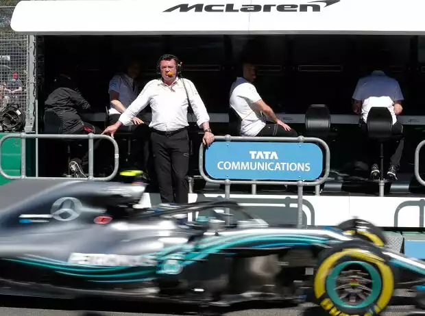 Titel-Bild zur News: Eric Boullier, Valtteri Bottas