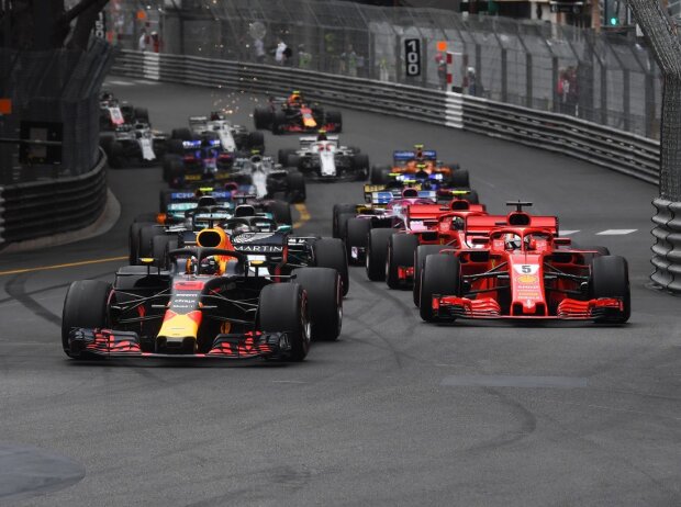 Daniel Ricciardo, Sebastian Vettel Daniel Ricciardo, Sebastian Vettel