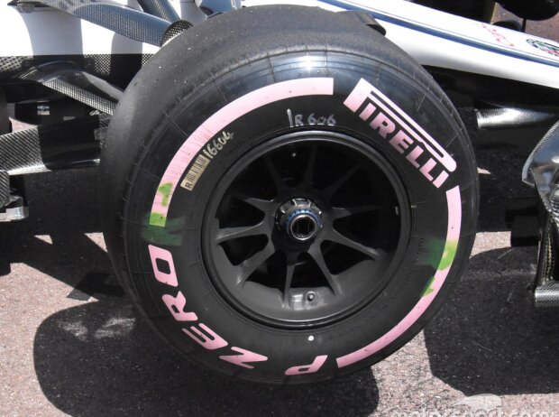 Hypersoft-Reifen, belüftete Vorderachse, Felge, Sauber C37 Hypersoft-Reifen, belüftete Vorderachse, Felge, Sauber C37