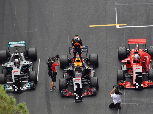Titel-Bild zur News: Daniel Ricciardo, Sebastian Vettel, Lewis Hamilton