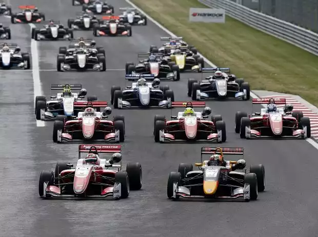 Marcus Armstrong, Daniel Ticktum, Guanyu Zhou, Mick Schumacher, Ralf Aron Titel-Bild zur News: Marcus Armstrong, Daniel Ticktum, Guanyu Zhou, Mick Schumacher, Ralf Aron