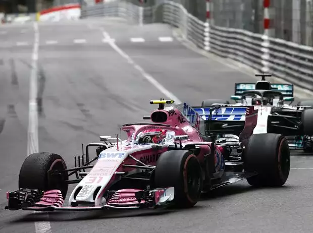 Titel-Bild zur News: Esteban Ocon, Lewis Hamilton