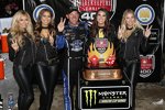 Clint Bowyer (Stewart-Haas) mit den Monster-Girls