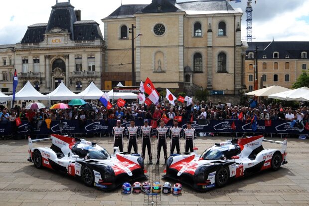 Kazuki Nakajima Fernando Alonso Mike Conway Kamui Kobayashi Toyota Toyota Gazoo Racing WEC ~Kazuki Nakajima (Toyota), Fernando Alonso (Toyota), Mike Conway (Toyota) und Kamui Kobayashi (Toyota) ~ 