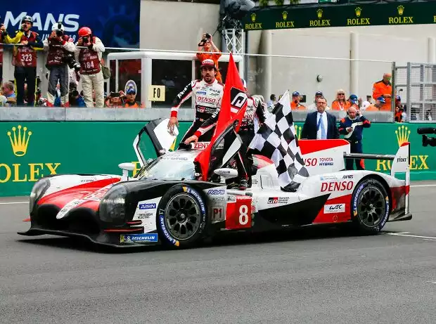Titel-Bild zur News: Kazuki Nakajima, Fernando Alonso