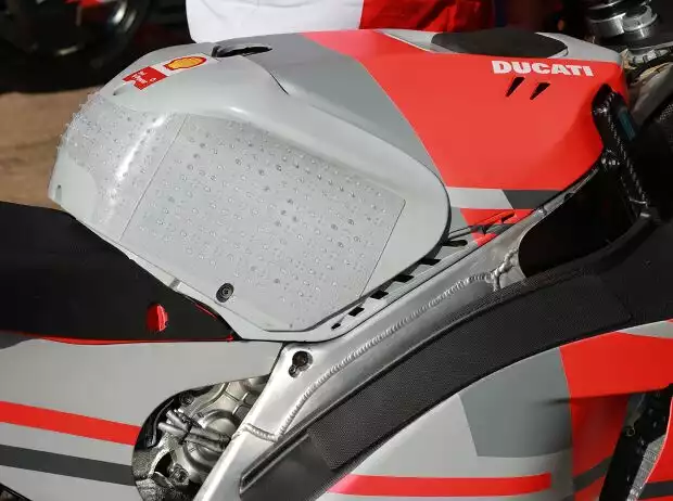 Jorge Lorenzo Tank Titel-Bild zur News: Jorge Lorenzo Tank