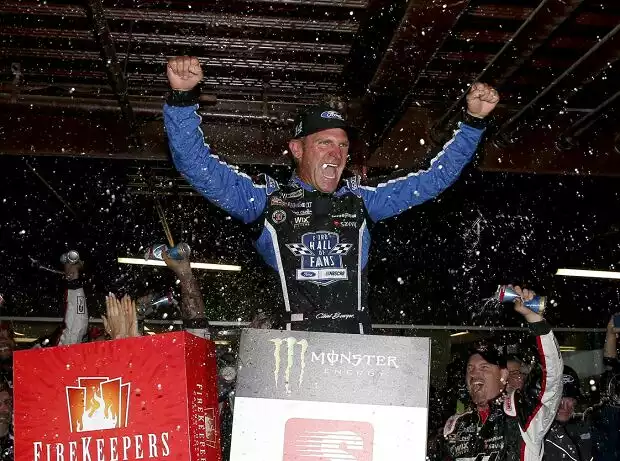 Clint Bowyer Titel-Bild zur News: Clint Bowyer