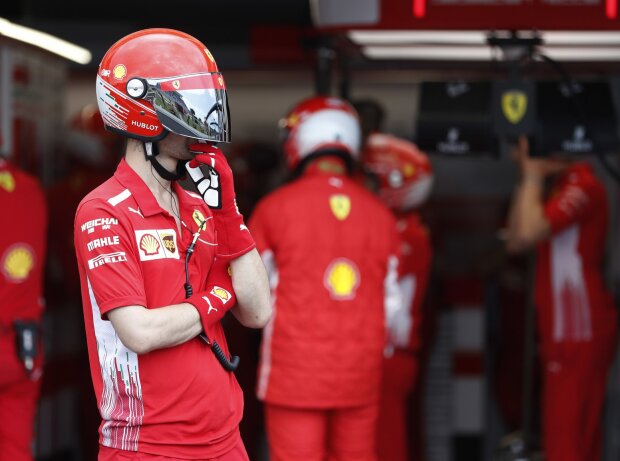 Titel-Bild zur News: Ferrari, Mechaniker