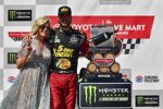 Martin Truex Jun. (Furniture Row) mit Freundin Sherry Pollex