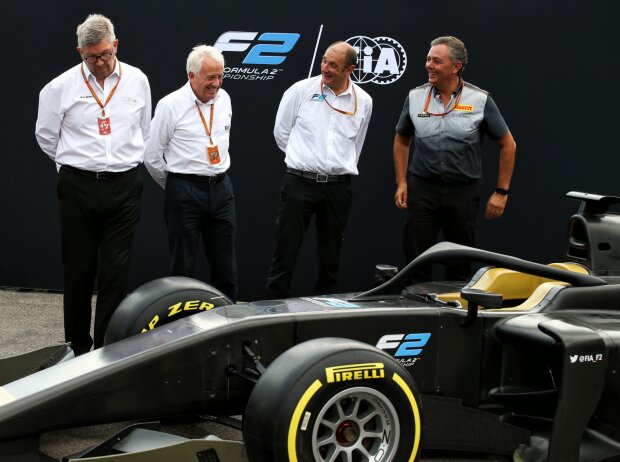 Titel-Bild zur News: Präsentation des Formel-2-Autos für 2018