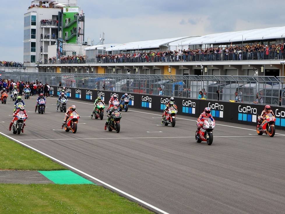 Start-Szene der MotoGP-Klasse zum Motorrad Grand Prix Deutschland 2017