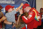 Kyle Busch (Gibbs) mit Sohn Brexton