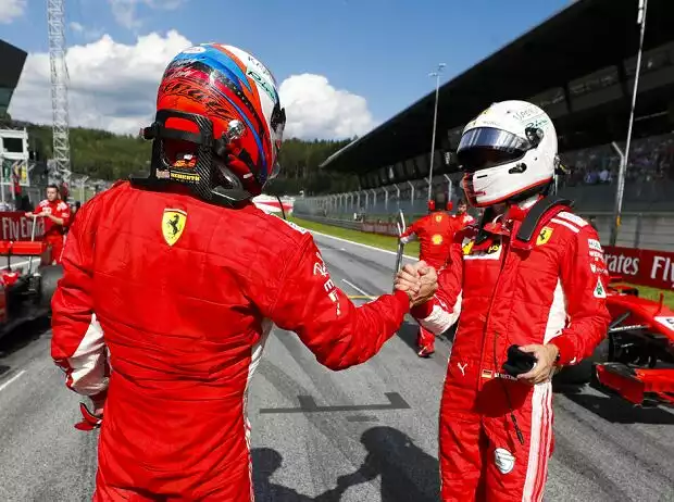 Kimi Räikkönen, Sebastian Vettel Titel-Bild zur News: Kimi Räikkönen, Sebastian Vettel
