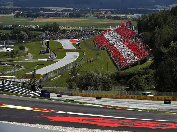 Fans auf dem Red-Bull-Ring in Spielberg Titel-Bild zur News: Fans auf dem Red-Bull-Ring in Spielberg