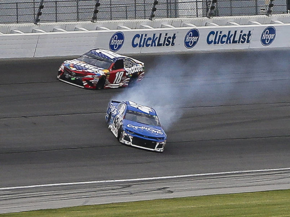 Kyle Larson, Joe Gibbs, Kyle Busch