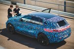 Prototyp des Mercedes-Benz EQC auf Erprobungsfahrt 