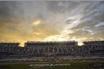 Renn-Action bei Sonnenuntergang in Daytona