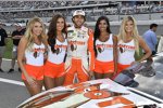 Chase Elliott (Hendrick) mit den Hooters-Girls