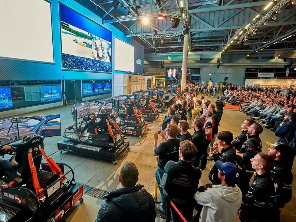 ADAC SimRacing Expo: eSports-Kulisse mit Live-Übertragung