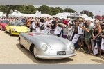 Porsche feiert 70 Jahre Sportwagen beim Goodwood Festival of Speed. Vorn: 356 "Nr. 1" Roadster (1948)