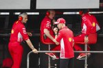 Sebastian Vettel (Ferrari), Maurizio Arrivabene und Jock Clear 