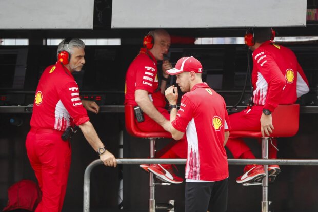 Sebastian Vettel Maurizio Arrivabene Jock Clear Ferrari Scuderia Ferrari F1CIP CIP Moto3 ~Sebastian Vettel (Ferrari), Maurizio Arrivabene und Jock Clear ~ 