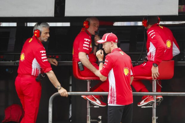 Sebastian Vettel Maurizio Arrivabene Jock Clear Ferrari Scuderia Ferrari F1CIP CIP Moto3 ~Sebastian Vettel (Ferrari), Maurizio Arrivabene und Jock Clear ~ 