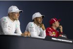 Valtteri Bottas (Mercedes), Lewis Hamilton (Mercedes) und Kimi Räikkönen (Ferrari) 