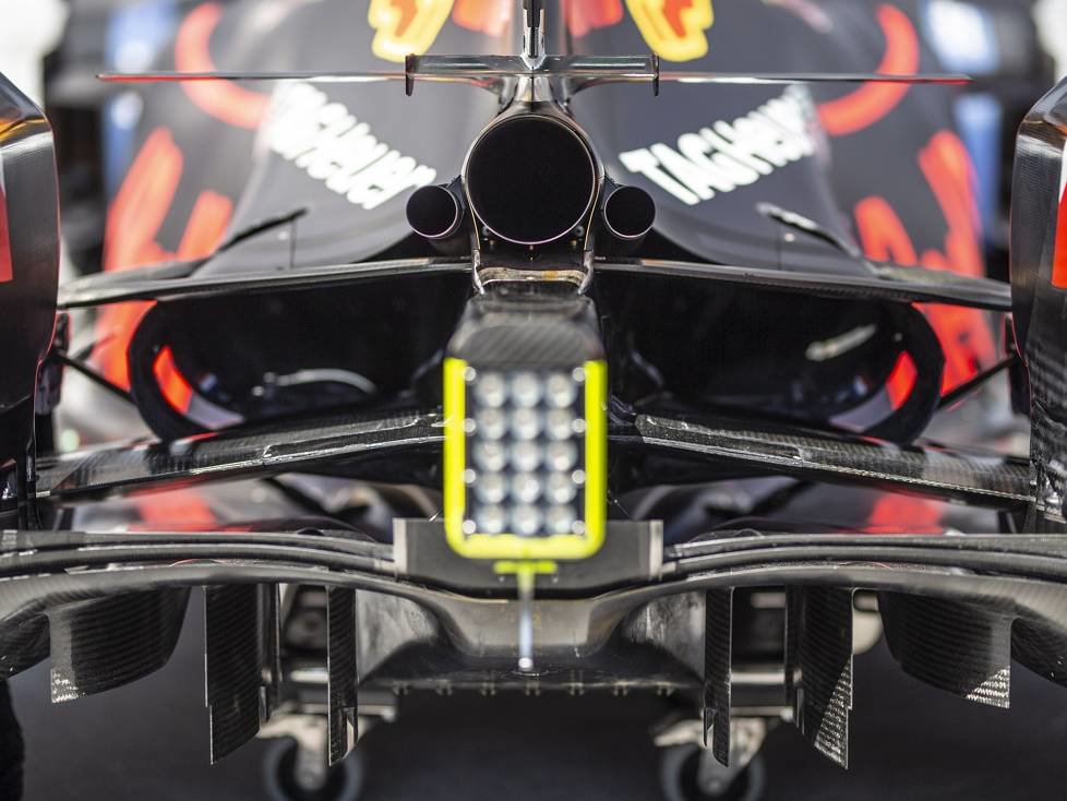 Red Bull RB14, Auspuff