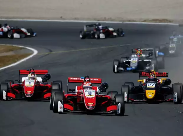 Marcus Armstrong, Guanyu Zhou, Daniel Ticktum Titel-Bild zur News: Marcus Armstrong, Guanyu Zhou, Daniel Ticktum