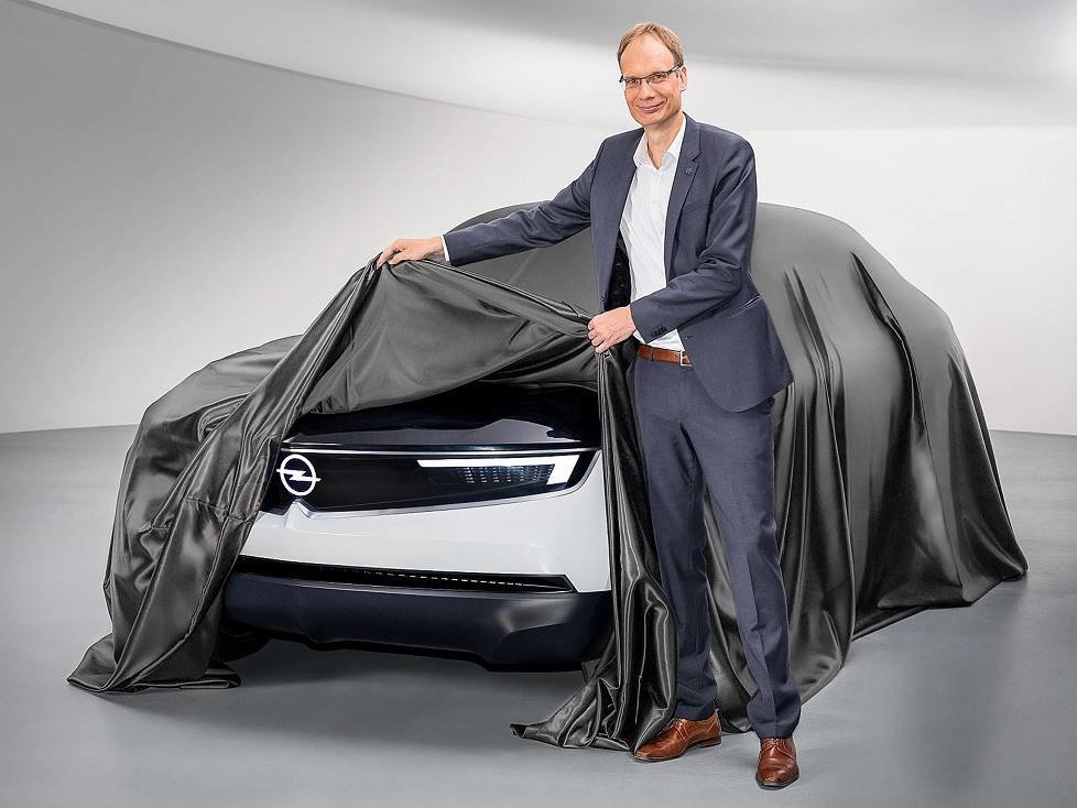 Opel-Chef Michael Lohscheller gibt einen ersten Ausblick auf die Studie GT X Experimental