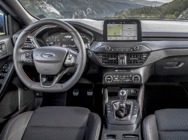 Innenraum und Cockpit des Ford Focus Modelljahr 2019