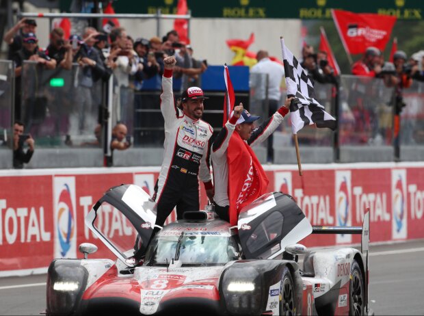 Kazuki Nakajima, Fernando Alonso