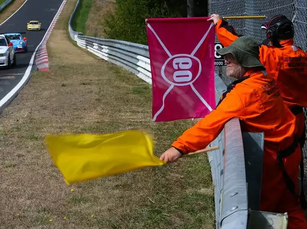 Titel-Bild zur News: Code-60-Flagge, Code 60, Streckenposten
