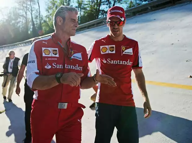 Maurizio Arrivabene, Sebastian Vettel Titel-Bild zur News: Maurizio Arrivabene, Sebastian Vettel