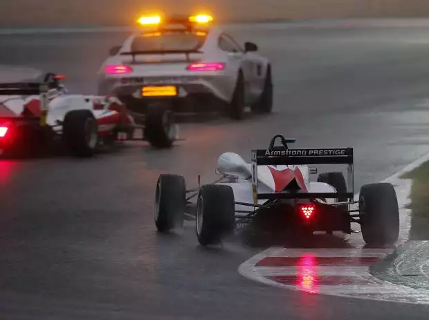 Titel-Bild zur News: Marcus Armstrong, Ralf Aron, Safety-Car