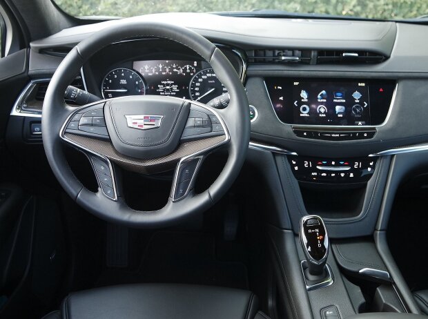 Cockpit des Cadillac XT5 