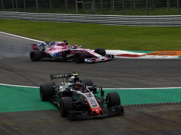 Kevin Magnussen, Sergio Perez Kevin Magnussen, Sergio Perez