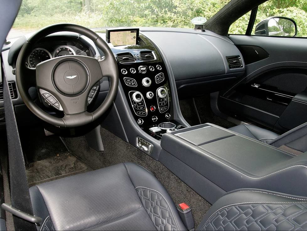 Innenraum und Cockpit des Aston Martin Rapide S 2018