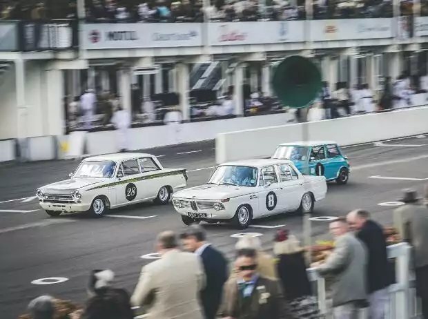 Volle Kanne: Auf der Strecke schenken sich die historischen Rennwagen nichts. Zugelassen sind Baujahre bis 1966 Titel-Bild zur News: Volle Kanne: Auf der Strecke schenken sich die historischen Rennwagen nichts. Zugelassen sind Baujahre bis 1966