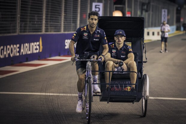 Daniel Ricciardo Max Verstappen Red Bull Aston Martin Red Bull Racing F1 ~Daniel Ricciardo (Red Bull) und Max Verstappen (Red Bull) ~ 