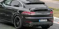 Bild zum Inhalt: Porsche Cayenne Coupé 2019 mit irritierendem Heckspoiler erwischt