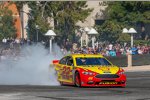 Burnout-Show in Las Vegas: Joey Logano (Penske) 