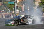 Burnout-Show in Las Vegas: Aric Almirola (Stewart-Haas) 