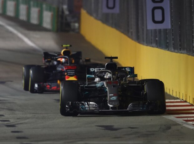 Titel-Bild zur News: Lewis Hamilton, Max Verstappen, Romain Grosjean