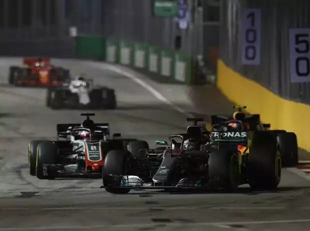 Titel-Bild zur News: Lewis Hamilton, Max Verstappen, Romain Grosjean