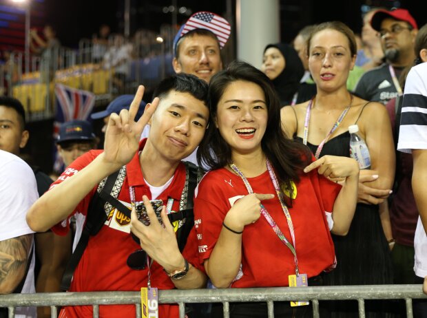 Titel-Bild zur News: Fans in Singapur