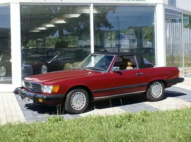 Steht sich bei Baz Dreamcars die Reifen platt: Mercedes-Benz 560 SL Cabriolet von Donald Trump Titel-Bild zur News: Steht sich bei Baz Dreamcars die Reifen platt: Mercedes-Benz 560 SL Cabriolet von Donald Trump